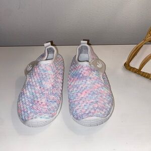 SHEIN Pink and Blue Slippers Comfortable Slip-On Design